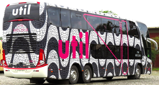 Ônibus Util Rio fabricado pela Marcopolo e adesivado pelo Grupo Arth.